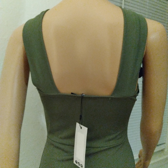 Versitile top dress- change up how you wear the straps - Picture 4 of 6